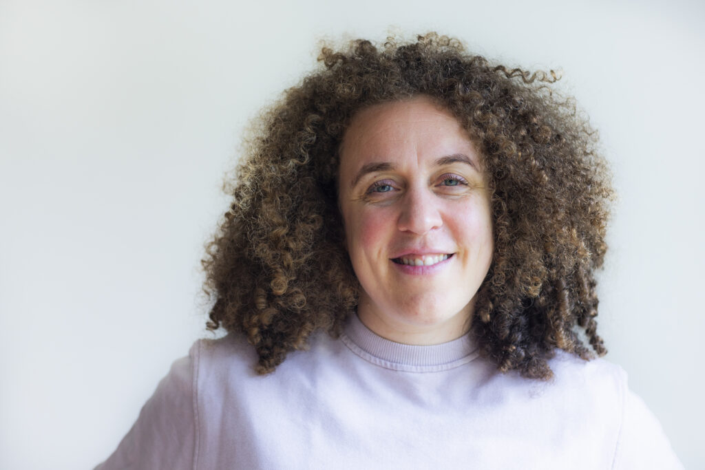 Foto van een lachende vrouw
